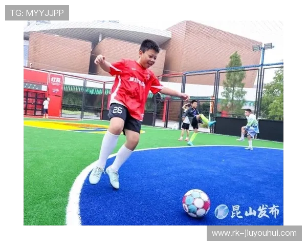 足球塑料鞋带的正确系法与技巧解析助你提升球场表现